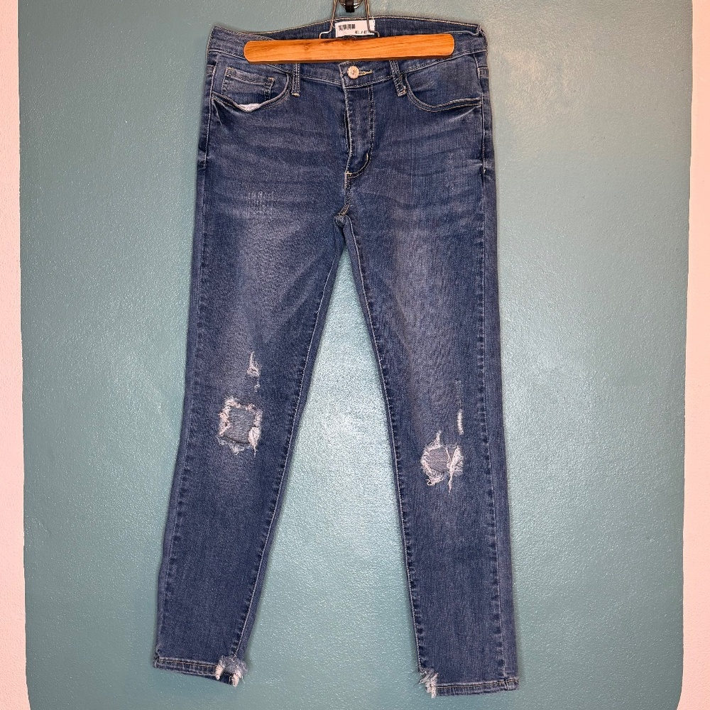 HELLAHECTIK Ripped Woman’s Blue Jeans Distressed Size 26